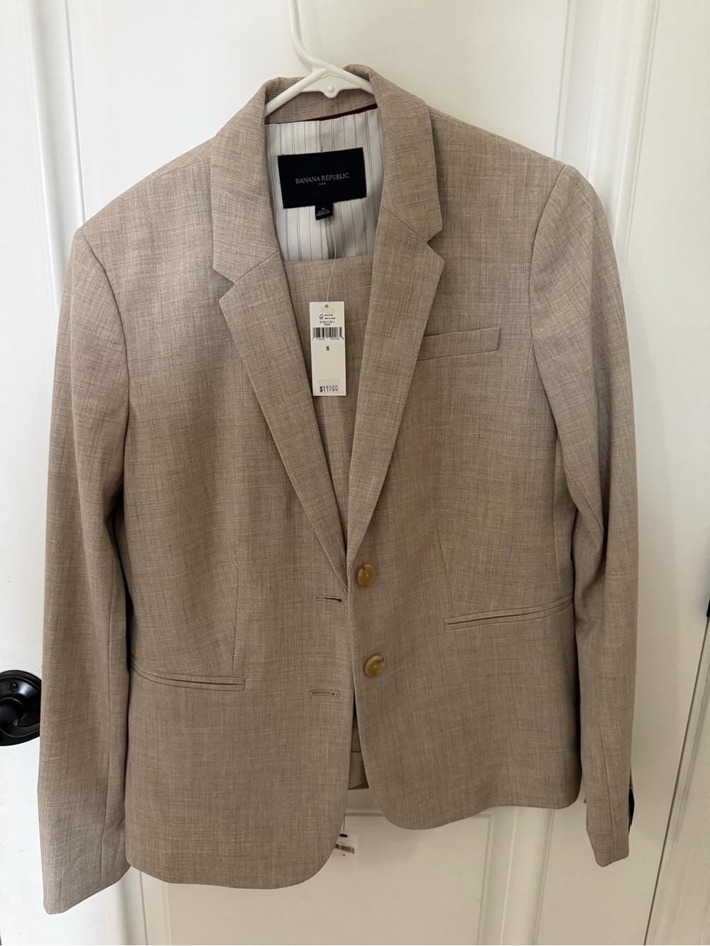 Brand new banana republic suit